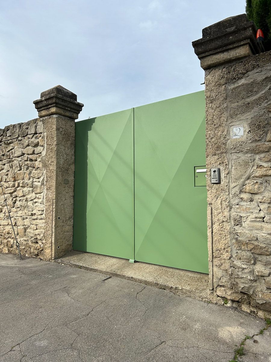 Grand portail en fer Acier Français