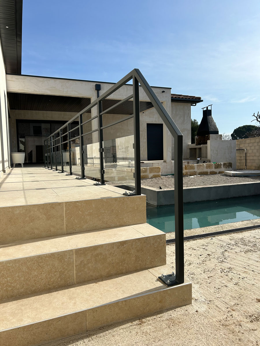 Garde-corps bordure piscine Verre et Acier Français
